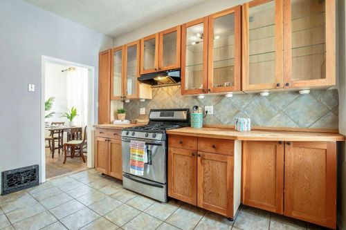 430 15 Ave Ne, Calgary, AB, T2E1H4 | Card Image