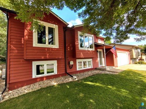 4204 S Sertoma Ave, Sioux Falls, SD, 57106-4801 | Card Image