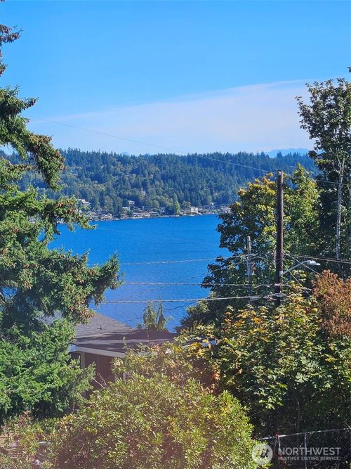 11711 Exeter Ave Ne, Seattle, WA, 98125-5913 | Card Image
