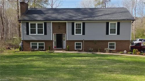 960 Rhine Rd, Germanton, NC, 27019-9528 | Card Image