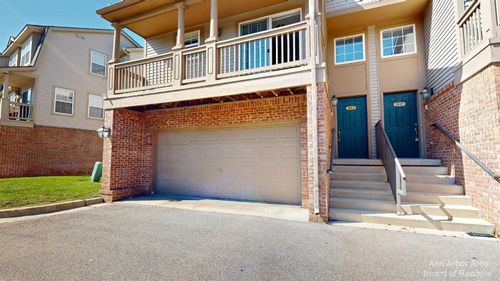 2813 Barclay Way, Ann Arbor, MI, 48105-9460 | Card Image