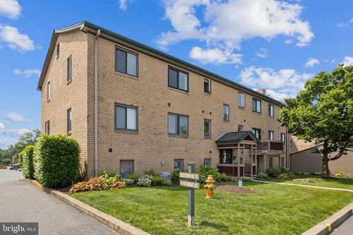 8002-8002 Westview Rd, WILMINGTON, DE, 19802-1703 | Card Image