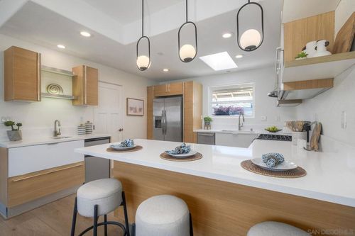 1011 Knowles Ave, Carlsbad, CA, 92008-1458 | Card Image