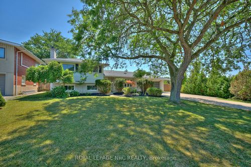 22 Oakridge Ave, Saint Catharines, ON, L2T2M5 | Card Image