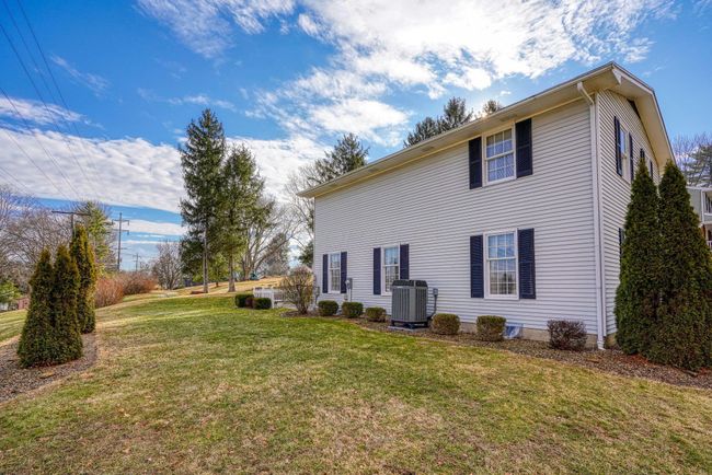 416 Crestview Dr Ne, House other with 4 bedrooms, 3 bathrooms and null parking in Lancaster OH | Image 4