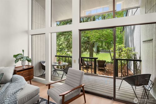 47-6453 139th Pl Ne, Redmond, WA, 98052-4597 | Card Image