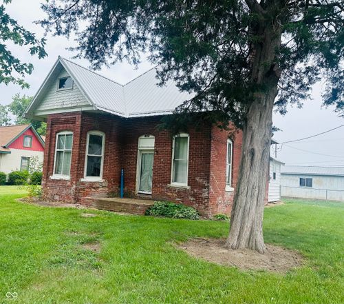 402 N Willow St, Dana, IN, 47847-8041 | Card Image
