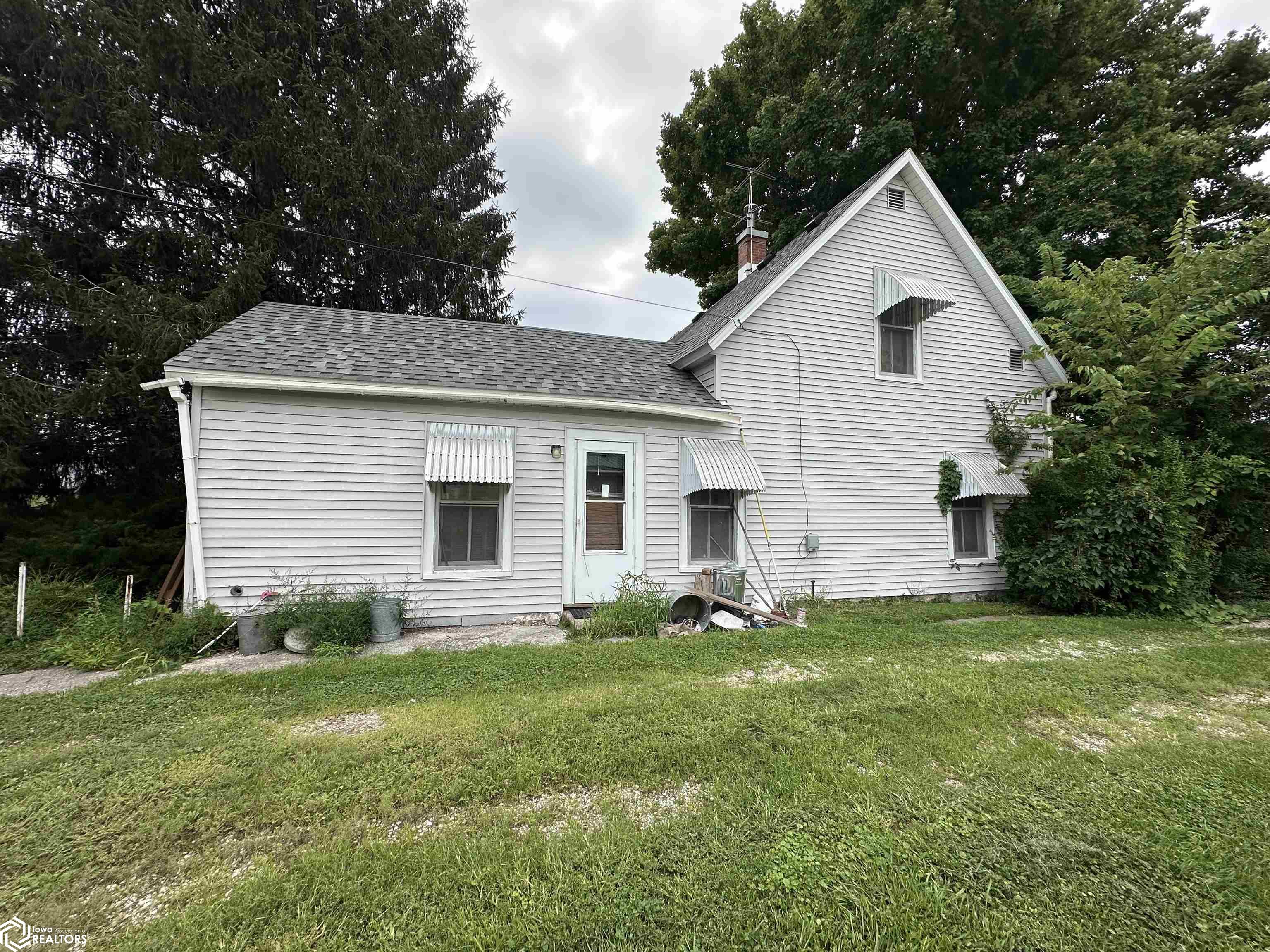 Hedge Ave, Burlington, IA 52601