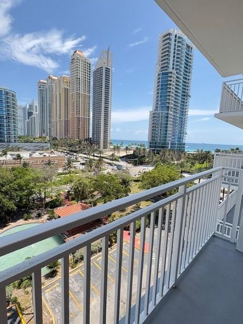 apt-818-210 174th St, Sunny Isles Beach, FL, 33160-3338 | Card Image