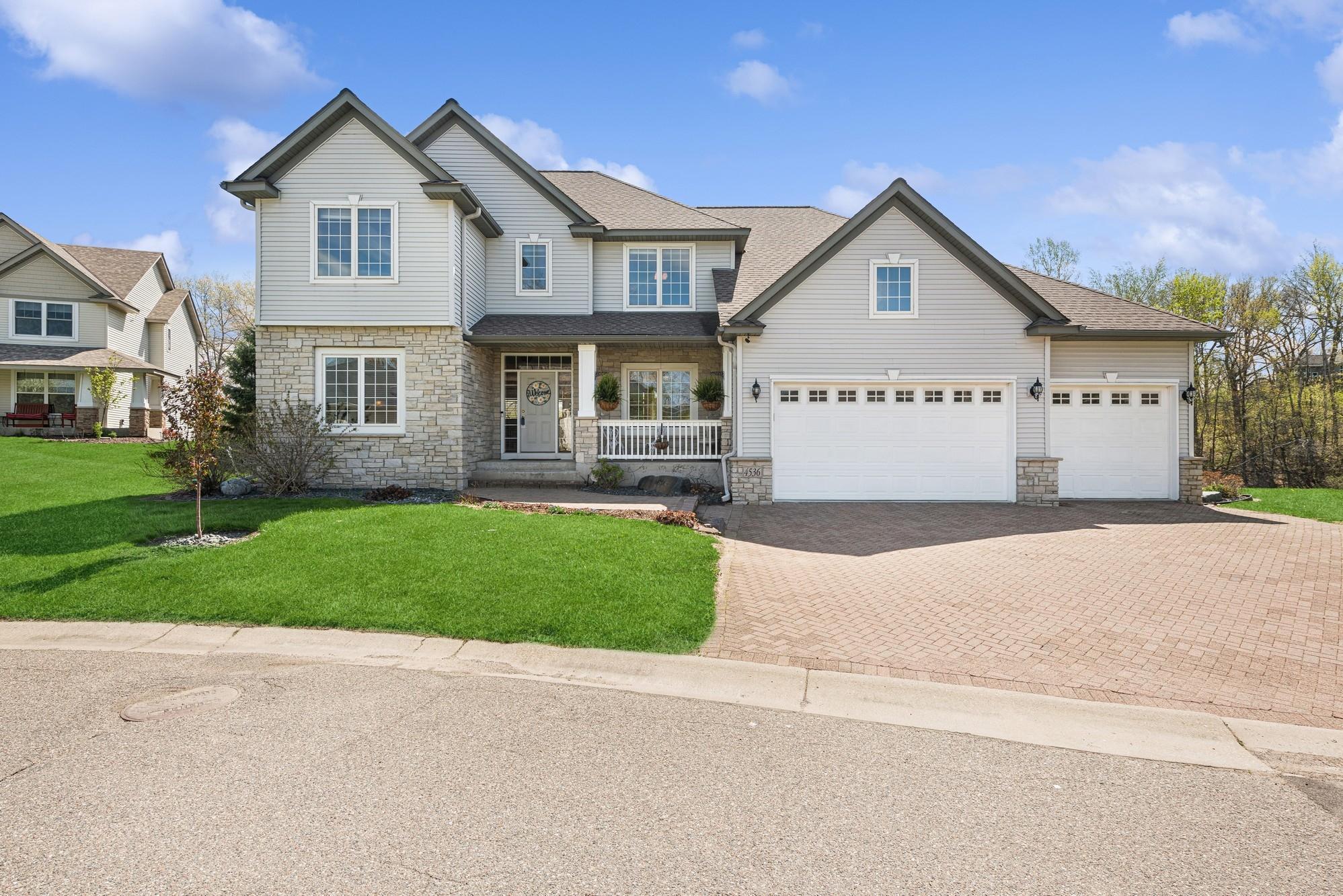 Majestic Oaks Pl, Saint Paul, MN 55123