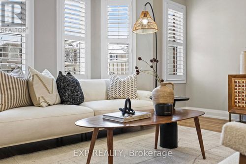 945 Deverell Pl, Milton, ON, L9T0M3 | Card Image