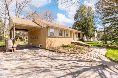 561 Maplehurst Avenue, Oakville, ON, L6L4Y8 | Card Image