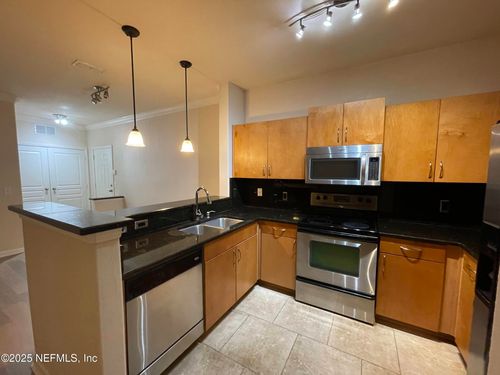 1009-8290 Gate Pkwy, JACKSONVILLE, FL, 32256 | Card Image