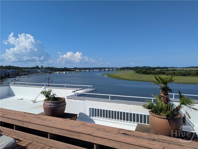 Top deck on roof of building | Image 39