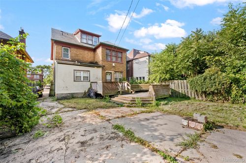 2016 Atkinson St, Detroit, MI, 48206-2009 | Card Image