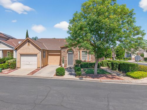 1743 Glen Oban Ln, Clovis, CA, 93619-2867 | Card Image