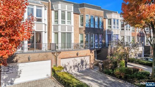 55 Victoria Pl, Fort Lee, NJ, 07024-1800 | Card Image