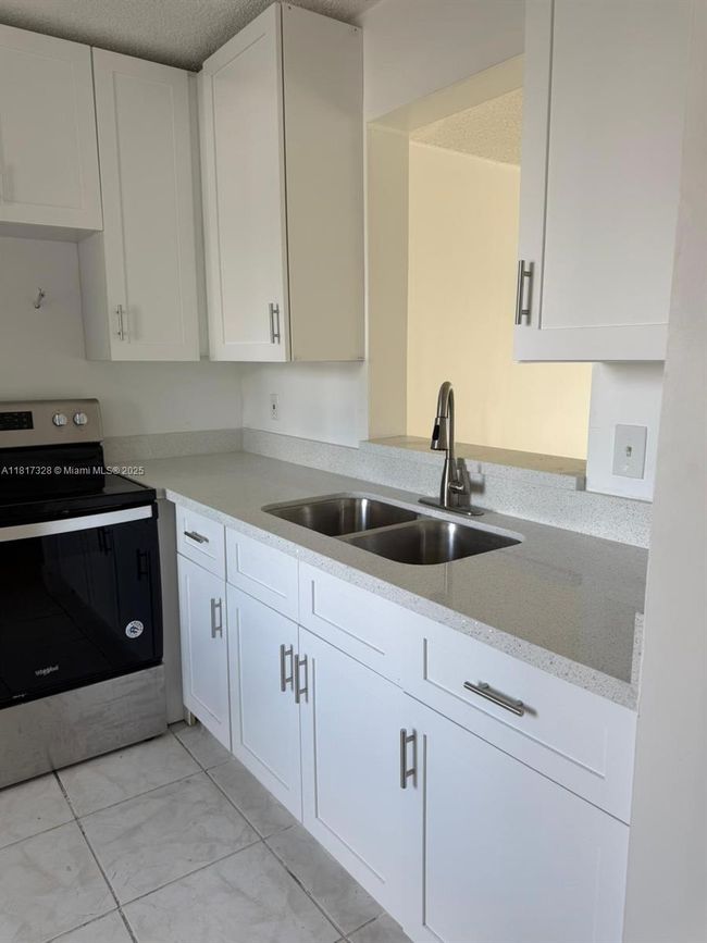 APT-108 - 8700 N Sherman Cir, Condo with 2 bedrooms, 2 bathrooms and null parking in Miramar FL | Image 4