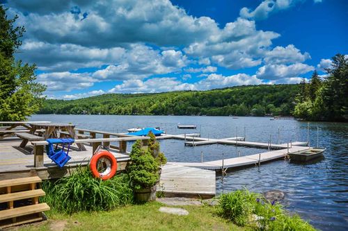 48 Landing Ln, Wilmington, VT, 05363-8801 | Card Image