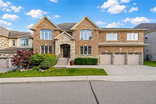3-258 Edgewater Cres, Kitchener, ON, N2A4M2 | Card Image