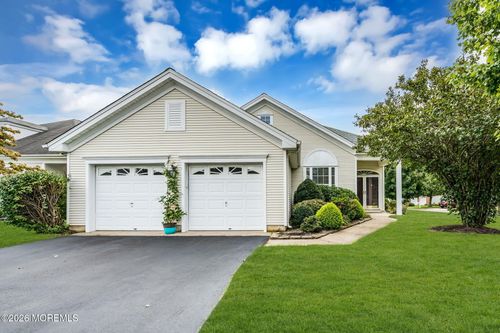 2 Summerlawn Dr, Lakewood, NJ, 08701-7541 | Card Image
