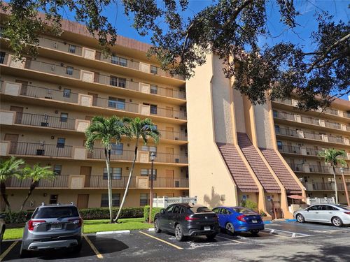 507-3001 W Rolling Hills Cir, Davie, FL, 33328-1948 | Card Image