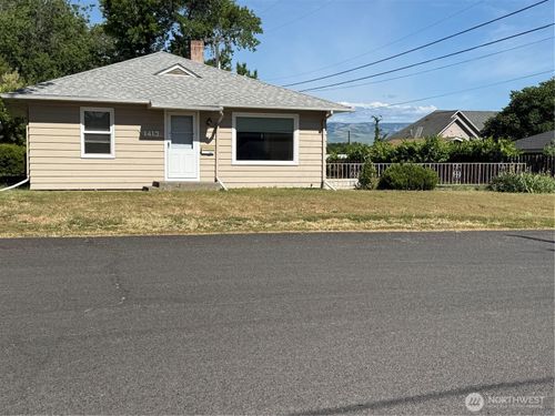 1413 Se Central Ave, College Place, WA, 99324-1716 | Card Image