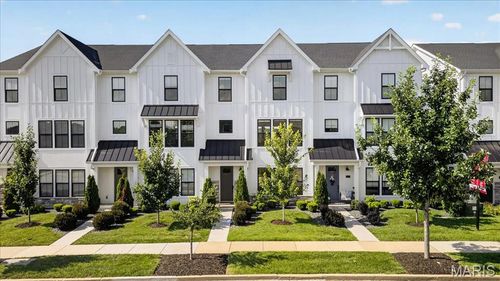 8933 Eager Rd, Saint Louis, MO, 63144-1207 | Card Image
