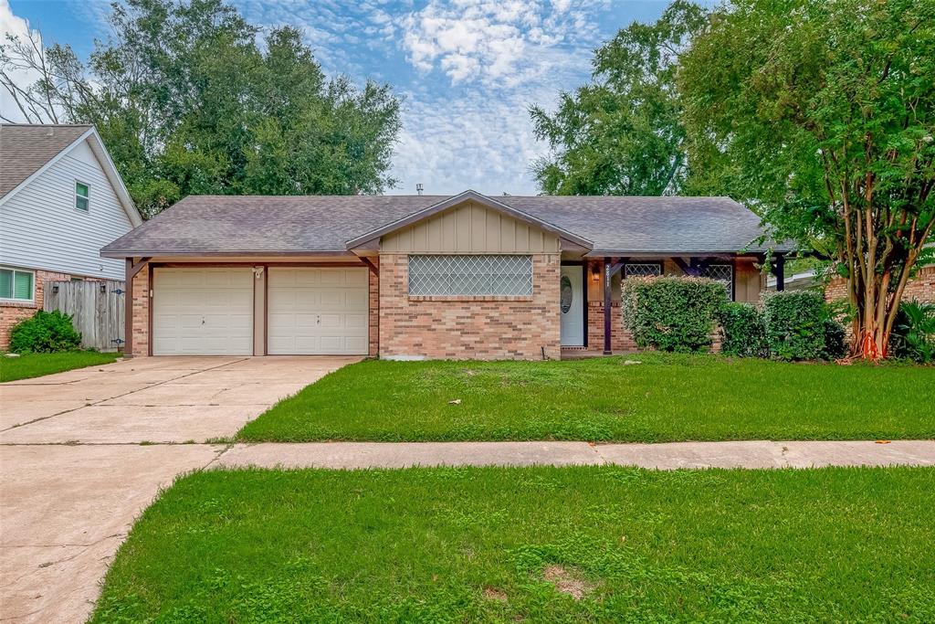 Blueberry Ln, Pasadena, TX 77502