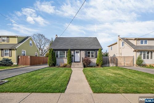 8-27 Oak St, Fair Lawn, NJ, 07410-1518 | Card Image