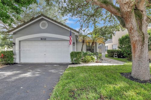 9012 Lake Park Cir S, Davie, FL, 33328-7007 | Card Image