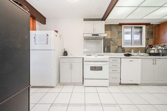 433 Hansen Rd N, House other with 4 bedrooms, 3 bathrooms and 2 parking in Brampton ON | Image 5