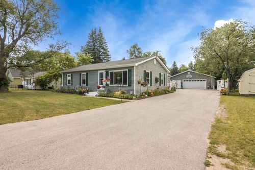 211 Division St, Kalkaska, MI, 49646-9444 | Card Image