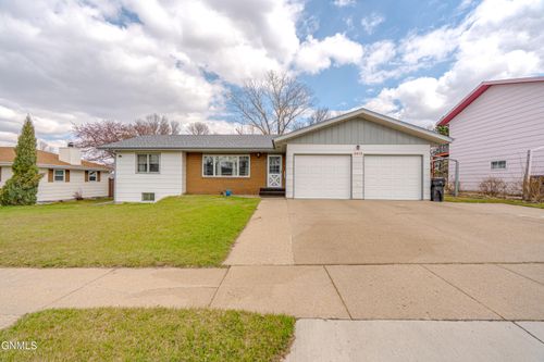 2413 N 6th St, Bismarck, ND, 58503-1160 | Card Image