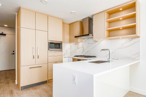 1304-4988 Bennett St, Burnaby, BC, V5H0L1 | Card Image