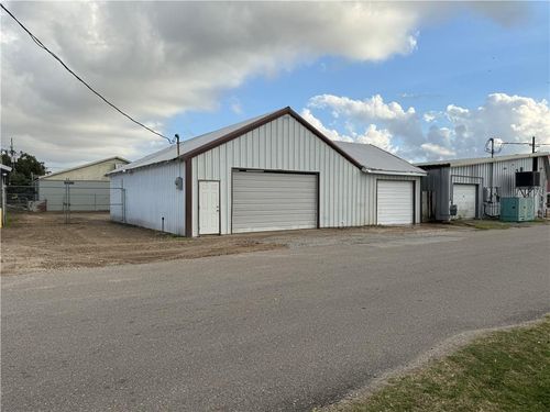 611 Lafourche St, Lockport, LA, 70374-2452 | Card Image