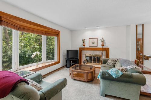 5-2420 Mendelssohn Ln N, Golden Valley, MN, 55427 | Card Image