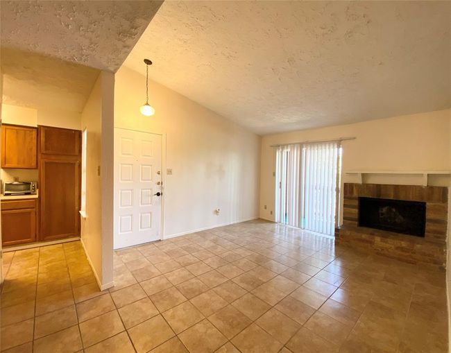 UNIT-903 - 10555 Turtlewood Ct, Townhouse with 2 bedrooms, 2 bathrooms and null parking in Houston TX | Image 6