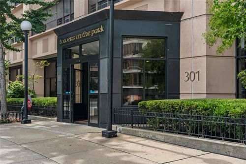 2v-301 W 110th St, New York, NY, 10026-4066 | Card Image