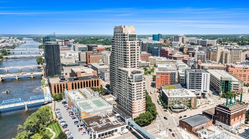 2503-40 Campau Cir Nw, Grand Rapids, MI, 49503-2658 | Card Image