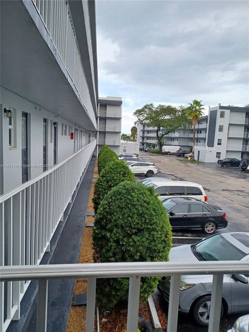 apt-230-445 Ne 195th St, Miami, FL, 33179-3323 | Card Image