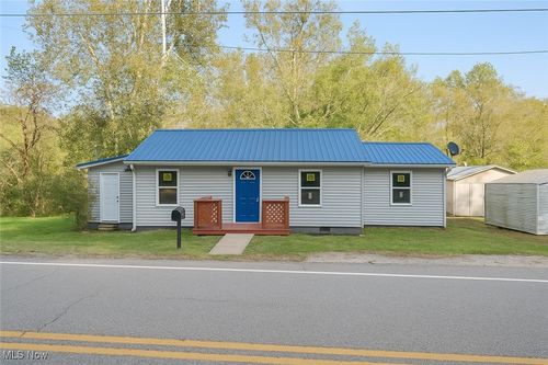 8412 Sissonville Dr, Sissonville, WV, 25320-9635 | Card Image