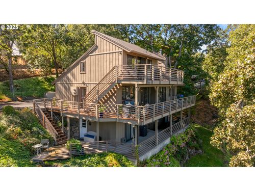 8 Hazel Ave, Hood River, OR, 97031-2347 | Card Image