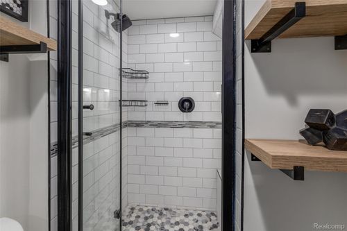 2371 Allard Ave, Grosse Pointe Woods, MI, 48236-1913 | Card Image