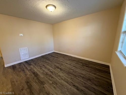 apt-c-220 Pitts St, Kernersville, NC, 27284-2627 | Card Image