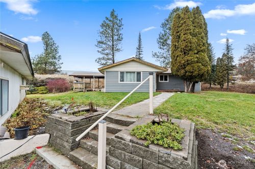 526 Greenwood Road, Kettle Falls, WA, 99141 | Card Image