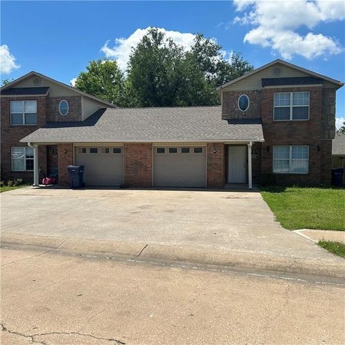 800 Meghan St, Siloam Springs, AR, 72761-2905 | Card Image