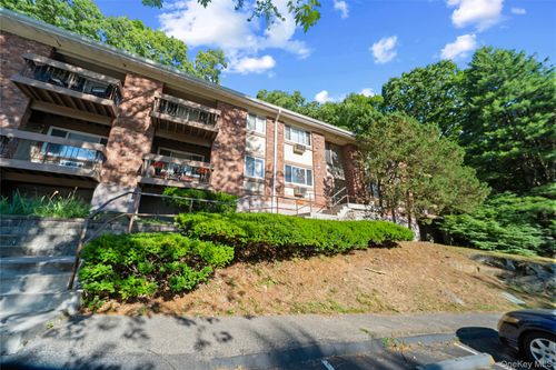 i-8 N James St, Peekskill, NY, 10566-2458 | Card Image