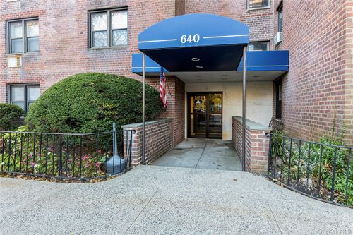 4g-640 Pelham Rd, New Rochelle, NY, 10805-1005 | Card Image