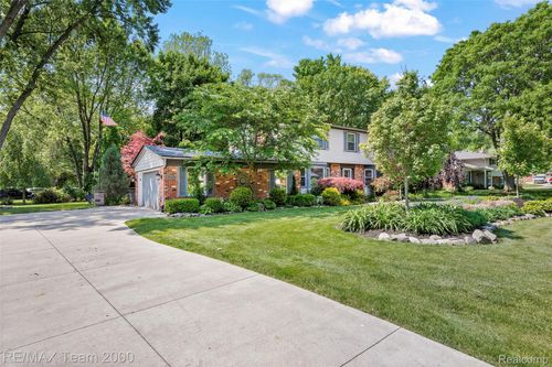 34021 Northwick St, Farmington Hills, MI, 48331-2278 | Card Image